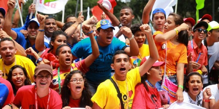 Maduro resalta avance del proceso revolucionario junto al pueblo