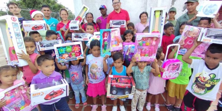 Entregan juguetes a niños y niñas de 36 comunidades de Aguasay
