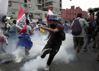 <strong>Sube a 26 la cifra de muertos por disturbios en Perú</strong> 5 image 10