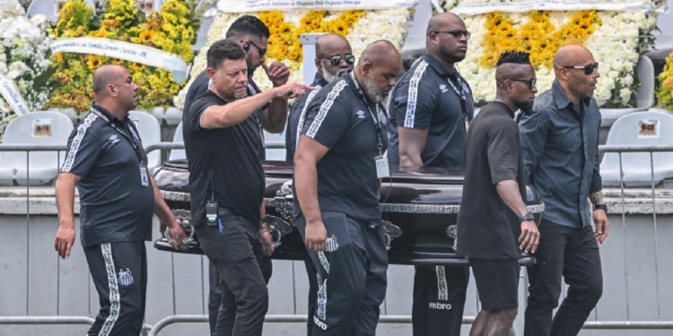 Los brasileños dan su último adiós al "rey" Pelé 1 image 1