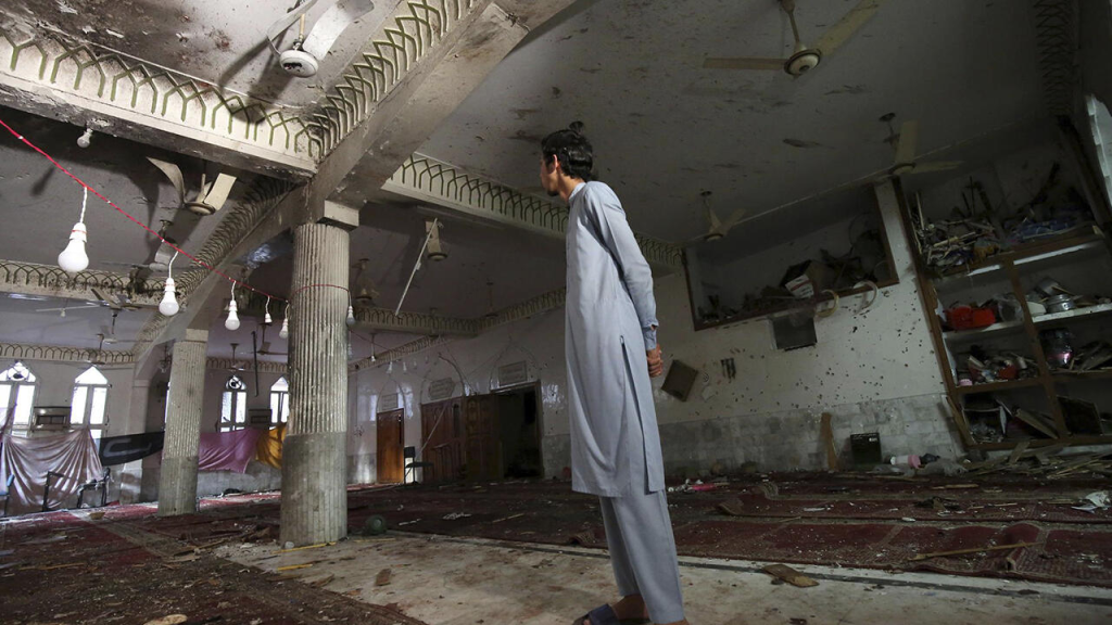 Al menos 32 muertos y más de 140 heridos tras una explosión en una mezquita en Pakistán