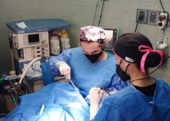 Personal médico y de enfermería del HUMNT hace 11 intervenciones en quirófanos de Emergencia. (Foto: Ana Rodríguez)