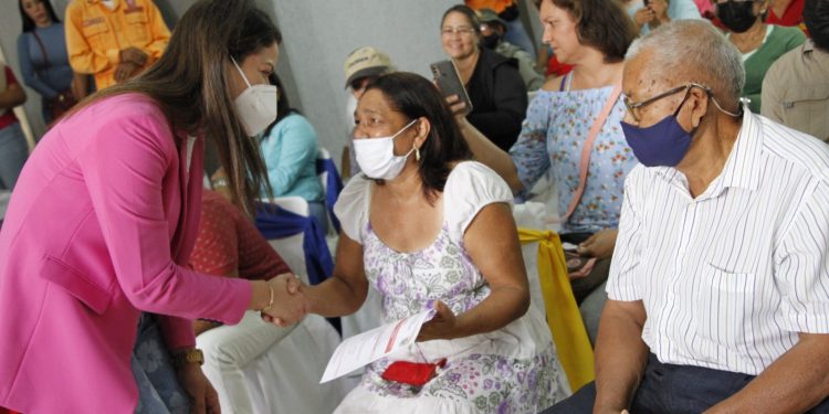 La alcaldesa Ana Fuentes destinó gran parte del presupuesto municipal a la atención social 1 La alcaldesa de Maturín, Ana Fuentes, promueve alianzas institucionales y garantiza consultas oftalmológicas. (Foto: Franklin Aguilera)