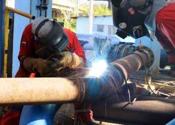 Autoridades aumentan el bombeo en la planta Bajo Guarapiche con la instalación de dos bombas en la captación. (Saúl Blanco)