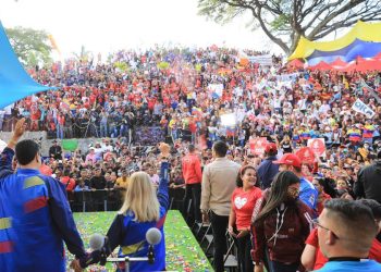 El presidente, Nicolás Maduro y la primera combatiente Cilia Flores en el acto del Dia de la Juventud