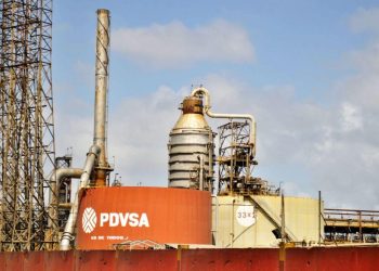 Empresas iraníes y Venezuela iniciarán la renovación del complejo de refinación mas grande del país