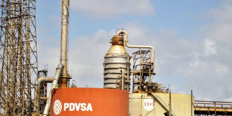 Irán iniciará en las próximas semanas la renovación del complejo de refinación más grande de Venezuela 1 Empresas iraníes y Venezuela iniciarán la renovación del complejo de refinación mas grande del país