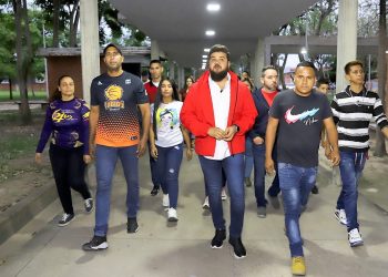 Gobernador Ernesto Luna supervisa avances en trabajos.