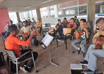 La Escuela de las Tradiciones del Icum ofrece clases de cuatro, la guitarra, la mandolina, bajo y coro. (Foto: Cortesía)
