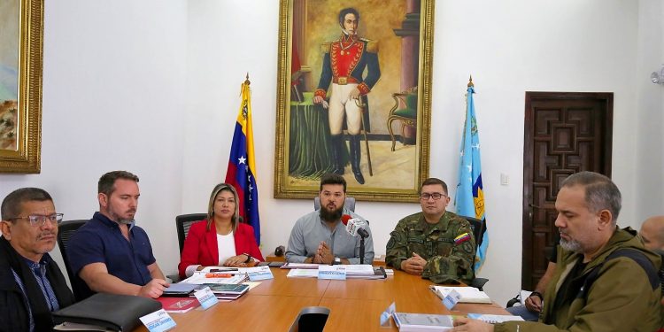 Luna: No permitiremos que inescrupulosos se aprovechen de la contingencia del combustible 1 El gobernador Ernesto Luna anuncia activación de un amplio dispositivo que busca erradicar las mafias de combustible en las estaciones de servicio. (Foto: Eliseo Pereira)