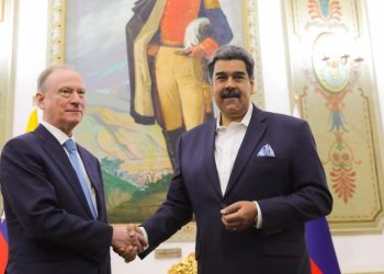 El presidente  Nicolás Maduro junto al secretario del Consejo de Seguridad de Rusia, Nikolái Pátrushev.