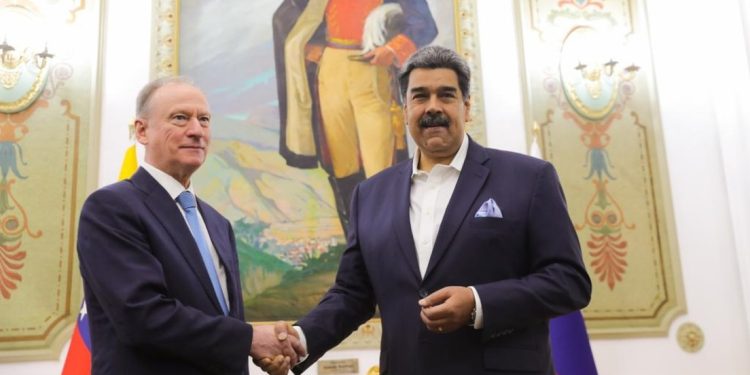 Presidente Maduro recibe al secretario del Consejo de Seguridad de Rusia 1 El presidente Nicolás Maduro junto al secretario del Consejo de Seguridad de Rusia, Nikolái Pátrushev.