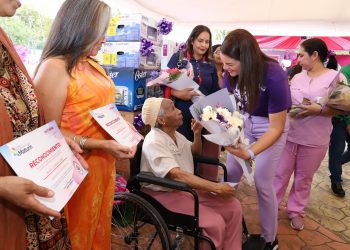La alcaldesa Ana Fuentes enaltece a las mujeres emblemáticas del municipio Maturín con la entrega de reconocimientos en un acto denominado “Maturín: Rostro de mujer”. (Foto: Franklin Aguilera)