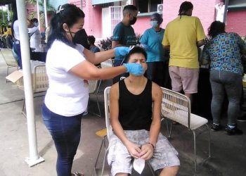 Pruebas PCR son practicadas a los recluidos en calabozos del CICPC en Maturín. (Foto: Cortesía)