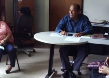 Autoridades y egresados de la UBV