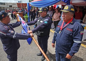 El director saliente, general (B) Rafael Medina, destacó los avances que en formación académica lograron  más de 300 funcionarios durante 10 años de gestión.(Fotos: Ruby González)