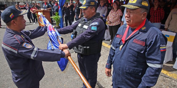 Cambio de mando en Cuerpo de Bomberos de Monagas 1 El director saliente, general (B) Rafael Medina, destacó los avances que en formación académica lograron  más de 300 funcionarios durante 10 años de gestión.(Fotos: Ruby González)