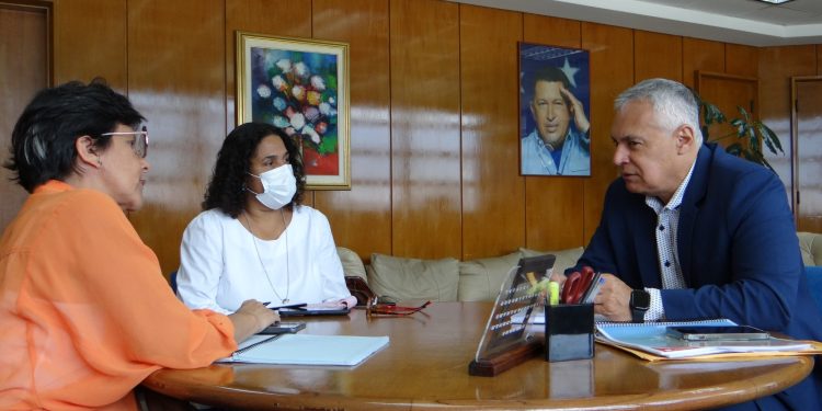 Ministro de Turismo Alí Padrón visitó sede capital de la UBV