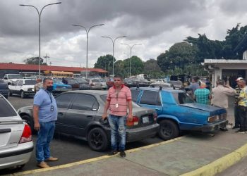 El ente regulador del transporte público nacional inspecciona la permisología de los transportistas en el municipio Ezequiel Zamora. (Foto: Cortesía)