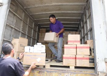 Insumos médicos arribaron la mañana de este martes a Maturín. (Franklin Aguilera)