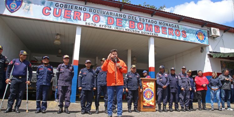 Gobernador Ernesto Luna entregó una ambulancia "de paquete" a Bomberos de Monagas 1 El gobernador Luna recorrió la sede de Bomberos de Monagas y la semana próxima iniciará un plan de rehabilitación y embellecimiento en sus instalaciones(Foto: Eliseo Pereira).