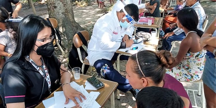 188 niños indígenas beneficiados con jornada de salud y recreación en comunidad Mosú 1 Médicos de diferentes especialidades desplegados en la jornada para atender casos en Medicina General y especializada. (Foto: Cortesía)