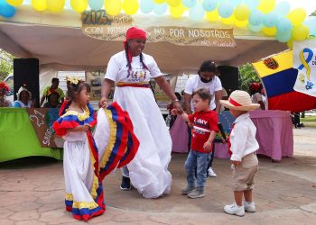Los niños y niñas del Instituto de Educación Especial Bolivariano "Teresa Leonet" expresan sus potenciales artísticas en el Día Internacional del Síndrome de Down. (Foto: Ruby González)