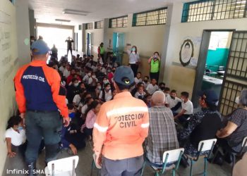 Los pequeños están listos para realizar el simulacro este jueves en el Grupo Escolar Rafael Villavicencio de Punta de Mata. (Foto: Cortesía)
