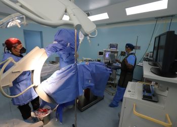 Médicos del Centro Cardiovascular colocan 26 marcapasos a pacientes en los quirófanos centrales del HUMNT. (Foto: Franklin Aguilera)