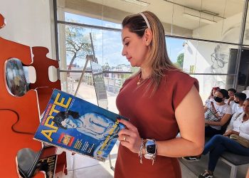 La primera dama del estado y presidenta de la Fundación Regional El Niño Simón Monagas, Sorenelly Zambrano de Luna, disfruta un ensayo de la Escuela de Música del Icum. (Foto: José Pérez)