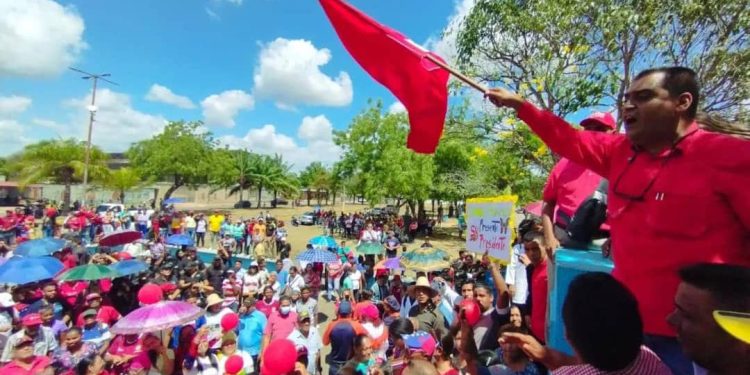 PSUV Libertador avanza con 2 mil 366 firmas en apoyo a Nicolás Maduro en Monagas 1 Pueblo chavista del municipio Libertador