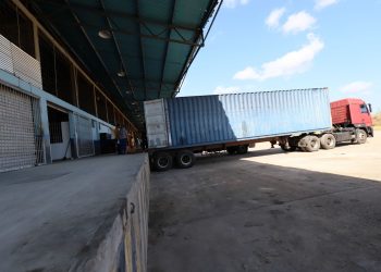 Tres gandolas de insumos médicos llegan a Monagas para surtir centros de salud. (Foto: Franklin Aguilera)