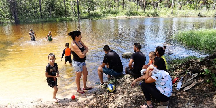 Monagas cuenta con 40 balnearios aptos para el asueto de Semana Santa 1 Boquerón de Amana es uno de los lugares más frecuentados por los maturineses durante el asueto de la Semana Mayor. (Foto: Archivo)