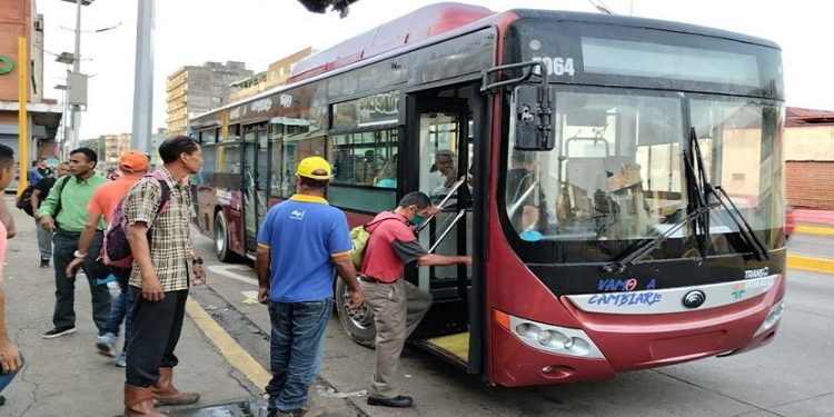 <strong>Transporte público es reordenado para conducir a la Nueva Maturín</strong> 1 Usuarios deben hacer uso de las nuevas paradas. (Foto : Cortesía)