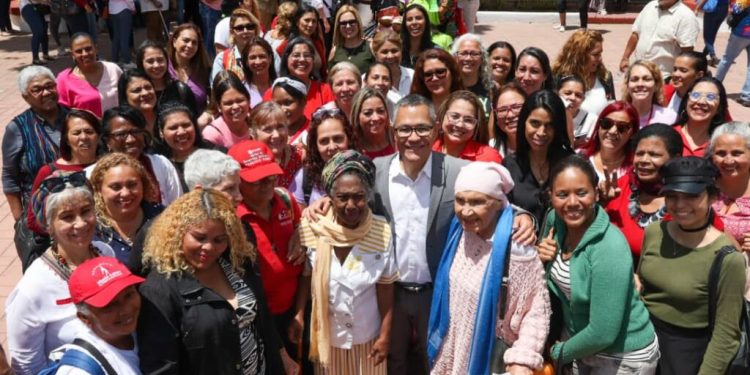 <strong>Ministerio de Cultura rindió homenaje a las mujeres en su mes</strong> 1 El ministro Villegas también resaltó la importancia de la mujer para el país.
