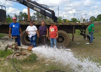 Instalación de una bomba de agua sumergible de 15 HP (Foto: Cortesía)