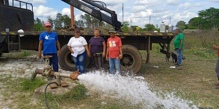 Alcaldía de Libertador instaló una bomba de agua para beneficio de 459 familias 1 Instalación de una bomba de agua sumergible de 15 HP (Foto: Cortesía)