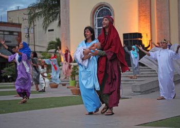 La vida, obra y muerte de Jesucristo es representada por más 120 artistas en la plazoleta de la Catedral a Nuestra Señora del Carmen en el marco de la celebración de la Semana Santa. (Ruby González)