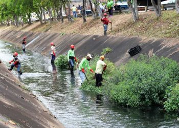 La alcaldía de Maturín inicia el saneamiento y la limpieza de 3,8 kilómetros del caño Orinoco. (Foto: Franklin Aguilera)