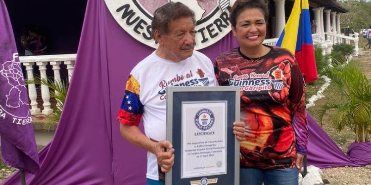 Récord Guinness a la línea de barras de chocolate más grande del mundo celebra su 1er aniversario 1 Los participantes de la exitosa hazaña serán reconocidos por la Fundación Nuestra Tierra en Caripito.