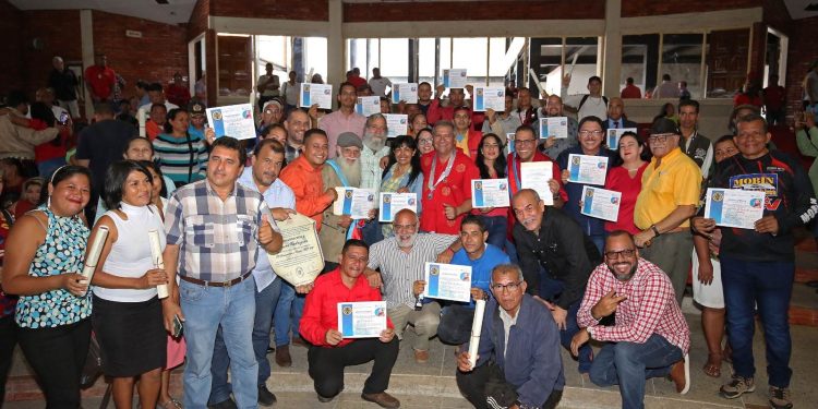 Consejo Legislativo condecora a comunicadores populares y medios alternativos comunitarios 1 Los comunicadores populares y medios alternativos comunitarios reciben reconocimiento en el Clsem. (Foto: Eliseo Pereira)