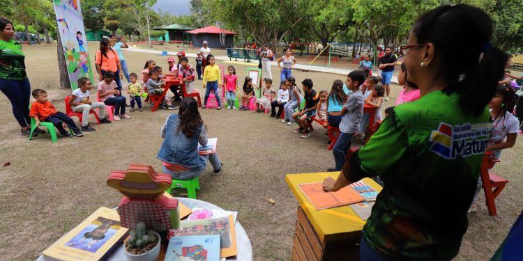 Alcaldía implementará salas de lectura en el Parque Zoológico La Guaricha 1 La lectura es puesta en práctica por los niños y niñas en el Parque Zoológico La Guaricha. (Foto: Franklin Aguilera)