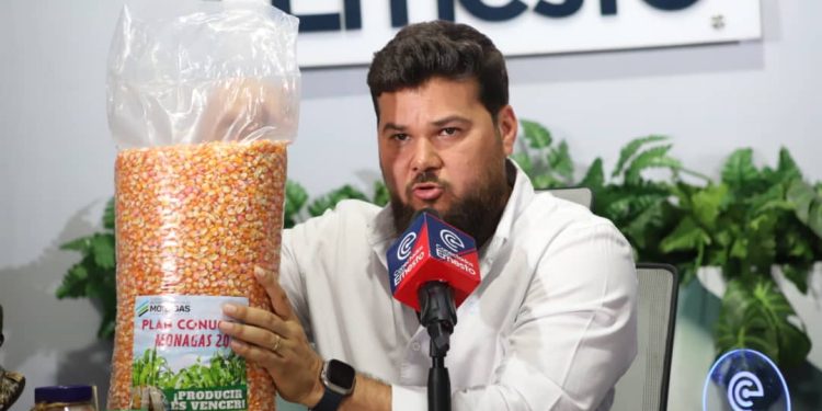 El gobernador Ernesto Luna impulsa Plan Piloto de Multiplicación de Semillas para apoyar a productores monaguenses en ciclos de siembra 2023-2024. (Foto: Ruby González)