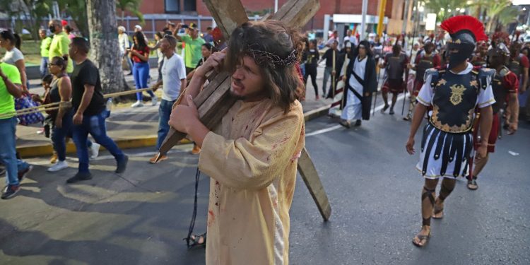 Con un viacrucis evangélicos escenificaron “La Pasión de Cristo” en Maturín 1 Viacrucis de Cristo