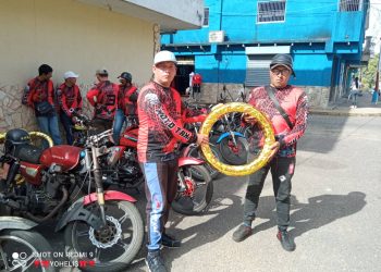 Motorizados reciben sus, microcréditos