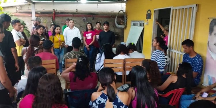 En Libertador realizan despliegue para la elección de miembros de la Juventud en las 25 UBCH 1 El despliegue estuvo encabezado por la Coordinadora del JPSUV de Libertador, Betzibell Guzmán, junto al equipo municipal de la juventud y quiénes además estuvieron acompañados de los miembros regionales Reinaldo Narváez y Enmarys Espinoza.