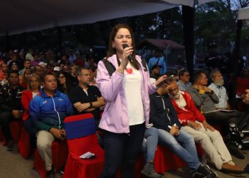 La alcaldesa Ana Fuentes reitera su compromiso de iluminar a todo el municipio Maturín. (Foto: Ruby González)