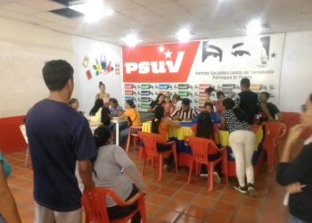 Más de 130 jóvenes de Punta de Mata y El Tejero participan en la primera jornada de actualización y registro de datos de la Gran Misión Chamba Juvenil. (Foto: Cortesía)