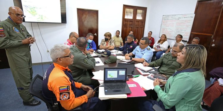 En julio comienza el Plan de Aspersión Aérea para el control de la palometa peluda en Monagas 1 La secretaria para la Gestión Pública, María Gabriela Villarroel, encabeza la reunión para el control de la palometa peluda en el estado Monagas. (Foto: Eliseo Pereira)