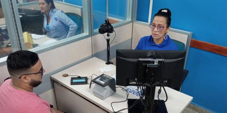 Más de 10 mil 200 personas han sido atendidas por el Saime en Monagas 1 La directora del Saime en Monagas, Sandra Montes, invita a la población a usar el nuevo sistema de identificación. (Fotos: Cortesía)